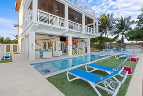 Luxury Waterfront Oasis w Heated Pool and 50' Dock - Image 5