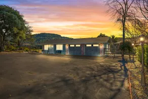 Experience the Best of Wine Country—2 Home Retreat - Image 2