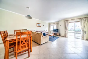 Pool View 2 bedroom 1st floor apartment, Oasis Parque near Alvor AT14 - Image 2