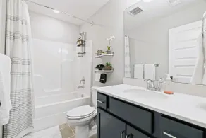 Studio Apartment with King Bed - Image 4