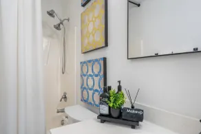 A couples getaway, modern duplex in downtown Ral - Image 2
