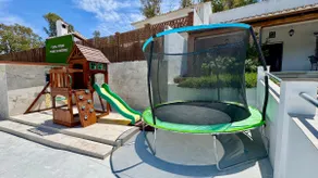 Dream Rural Getaway: Pool, Park and BBQ - Image 2