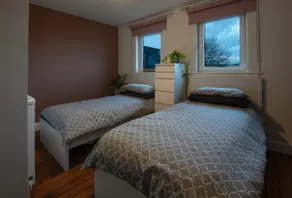 Urban retreat with stunning views - Image 3