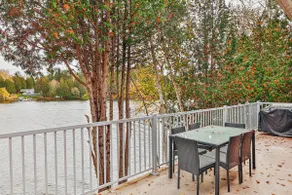 Waterfront cottage and trail - Image 2
