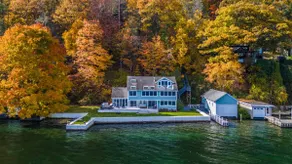 Amazing lakefront home with views from every room - Image 2