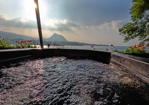 ​Exclusive Lakefront Retreat: Pier, Jacuzzi &Views - Image 4