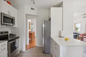 Gorgeous, two bedroom apartment - Image 5