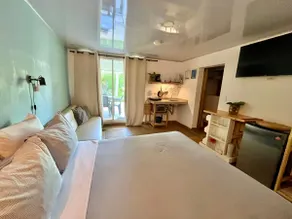Charming apartment with a garden and terrace - Image 3