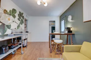 Private suite w/King bed & great shower! - Image 2