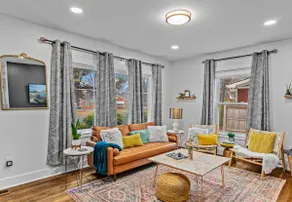 Vibrant home 7 mins from Uptown, King & Queen Beds - Image 3