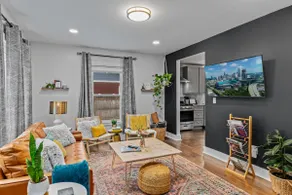 Vibrant home 7 mins from Uptown, King & Queen Beds - Image 4