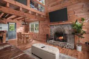 Shenandoah Mountain Majesty Log Cabin on 15 Acres - Hot Tub-1GB Fiber Internet - Image 3