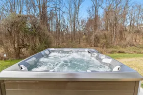 Luxury Retreat w/ Hot Tub, MGM & National Harbor - Image 3
