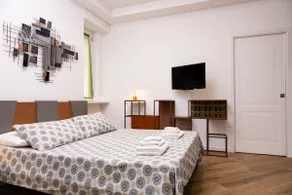 Elegant apartment with parking space in downtown Salerno - Image 4