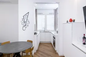 Elegant apartment with parking space in downtown Salerno - Image 2