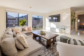 Modern 4BR Retreat/Free EV Charge/Near Surf Coast - Image 2