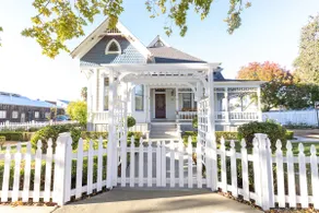 Luxury Home Historic 1895 Victorian Downtown - Image 2