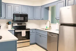 Downtown Fairhope<1 mile! Bikes included! Sleeps 4 - Image 5