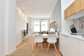 Design and Cozy Apartment in Batignolles - Image 2