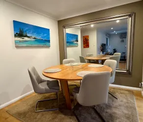 Beautifully Refurbished Garden Villa - Image 5
