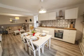 Casa Luna - Private Cottage -Exclusive Private Garden - Image 4