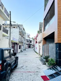Exquisite 3 BHK Furnished House near Har Ki Pauri: - Image 4