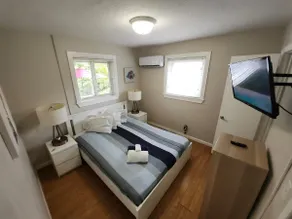 Cute Townhouse close to UM w. free parking+laundry - Image 4