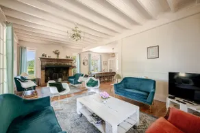 Sea view villa with direct access to the beach. - Image 2