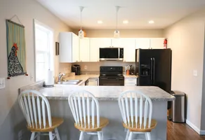 Private carriage house on 3 acres! - Image 5