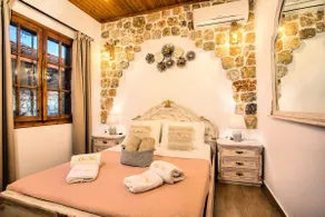 Old Nest House - Image 4