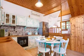 Old Nest House - Image 5