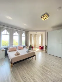 Luxury apartment + balcony | Easy check-in - Image 3
