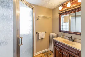 10 min Logan Airport- 3Bed/ 2Bath, Sleep 7 - Image 3