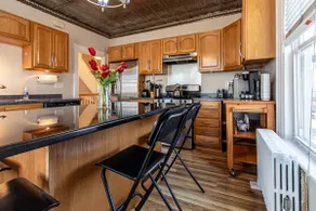 10 min Logan Airport- 3Bed/ 2Bath, Sleep 7 - Image 4