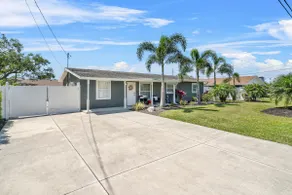 4/2 Private Home with Heated Pool (Min to Beaches) - Image 4