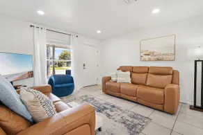 4/2 Private Home with Heated Pool (Min to Beaches) - Image 3