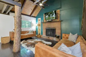 The Roosevelt - Hot Tub, Family Fun & Walk-to Lake - Image 3