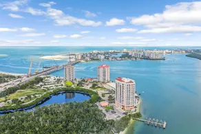 Appartement en copropriété avec piscine chauffée, barbecue et jacuzzi | Vue sur l'eau - Image 2