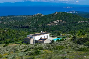 Stazzo design avec piscine vue magnifique sur la mer - Image 2