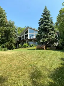All-season fishing lakefront view & luxury comfort - Image 2