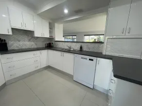 Suzie Q - Spacious 4BR home - 150m to beach - Pet Friendly - Image 5