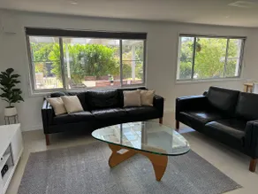 Suzie Q - Spacious 4BR home - 150m to beach - Pet Friendly - Image 4