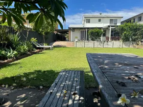 Suzie Q - Spacious 4BR home - 150m to beach - Pet Friendly - Image 2