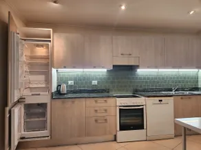 Bright and Spacious 2 bedroom apt central location - Image 3