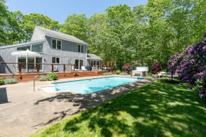Oak Bluffs with Pool! Perfect for Entertaining! - Image 3