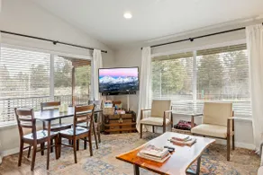 Suburban Forest guest house with garage - Image 4
