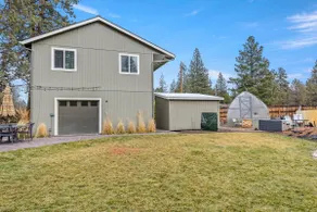 Suburban Forest guest house with garage - Image 2