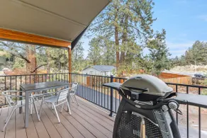 Suburban Forest guest house with garage - Image 3