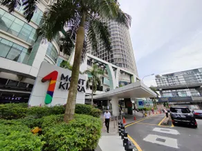 Arcoris Mont Kiara 2# Sunway 163# 2-Bedroom with balcony 2-4Pax - Image 4