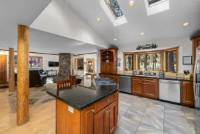 Premier Black Butte Golf Course Home w/ hot tub and sauna - Image 2